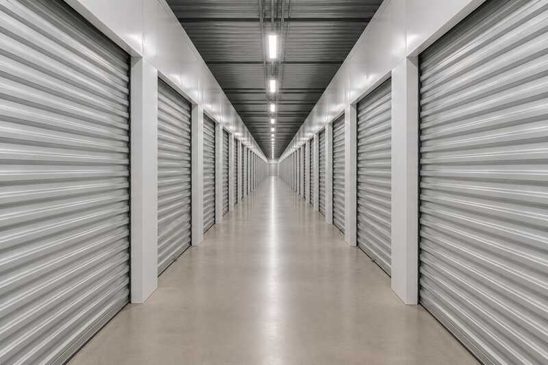 Garde-meuble à Lyon : stockage de mobilier en dépôt surveillé, vue 1